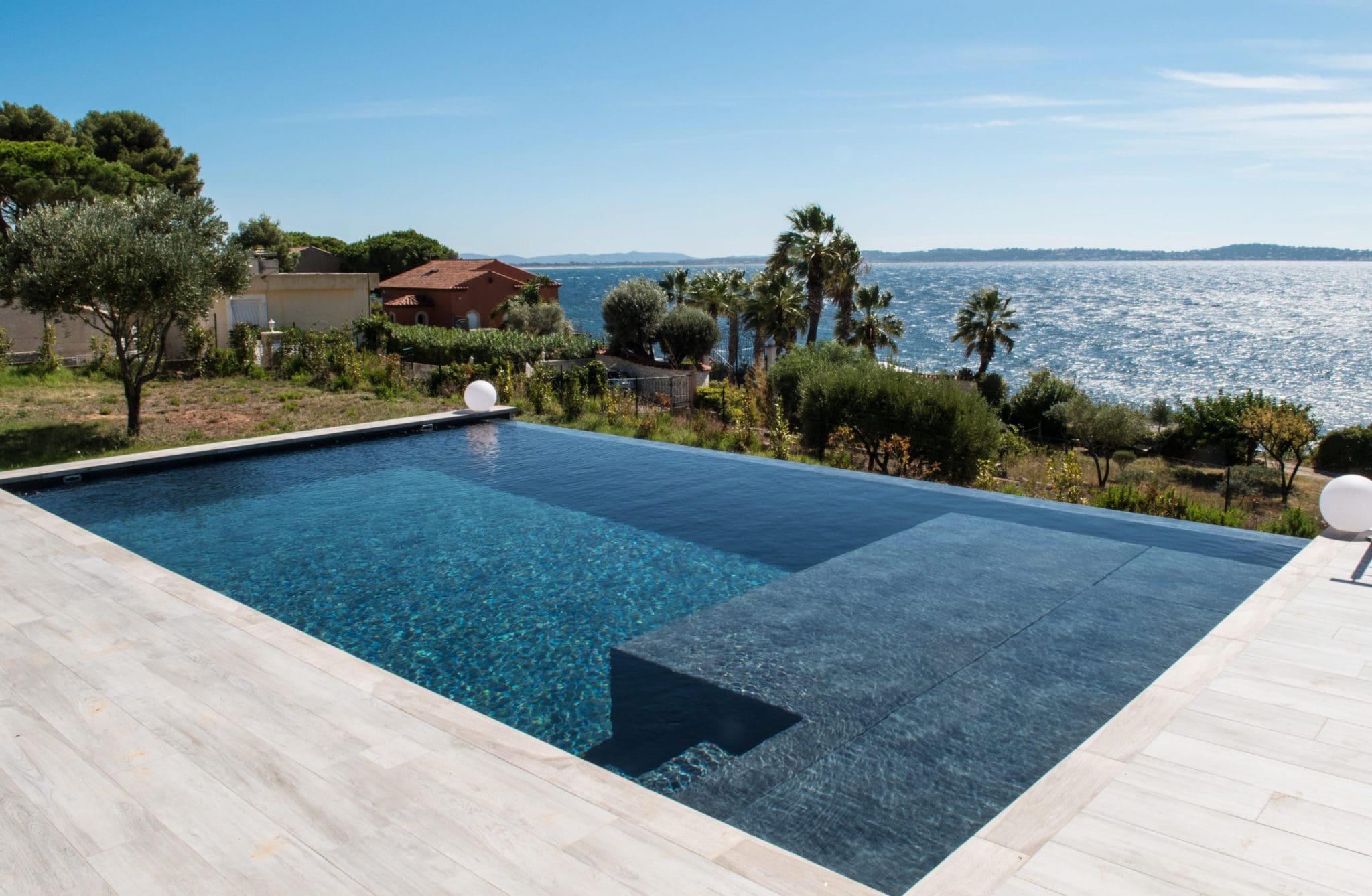 piscine miroir et débordement membrane renolit arkoplan (13)