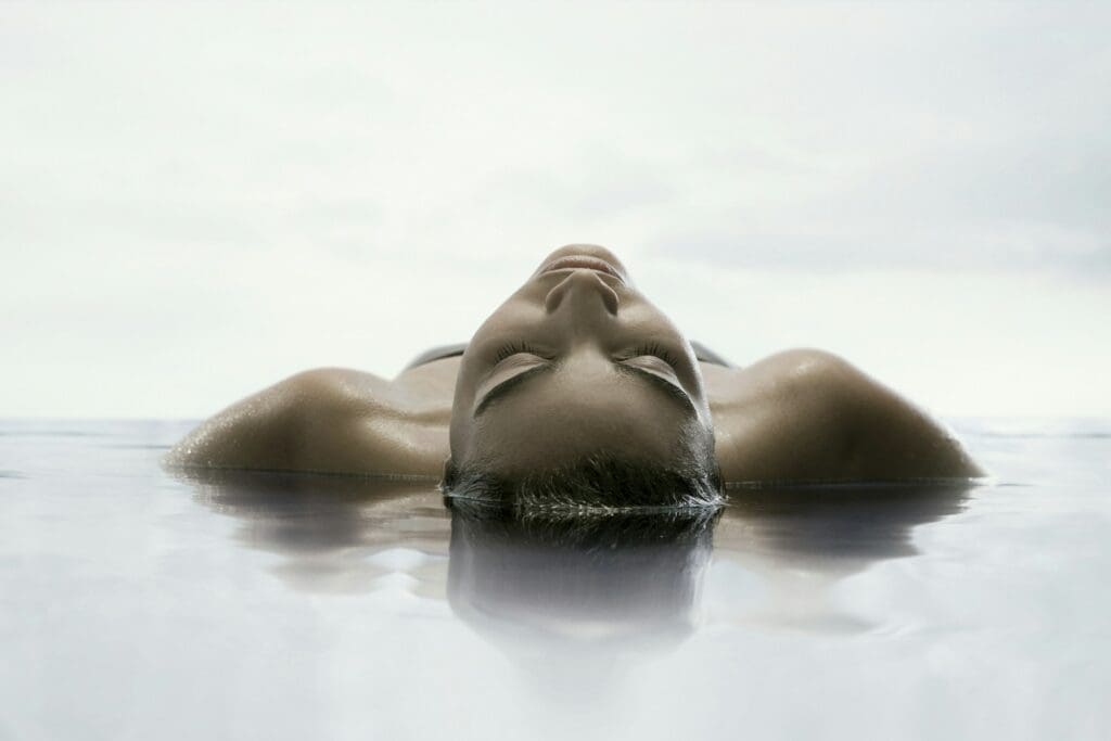 Découvrez les bienfaits de l'hydrothérapie du spa pour soulager vos douleurs, améliorer votre circulation sanguine et réduire votre stress